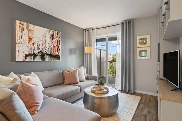 1808 36 Ave #203, Calgary 4