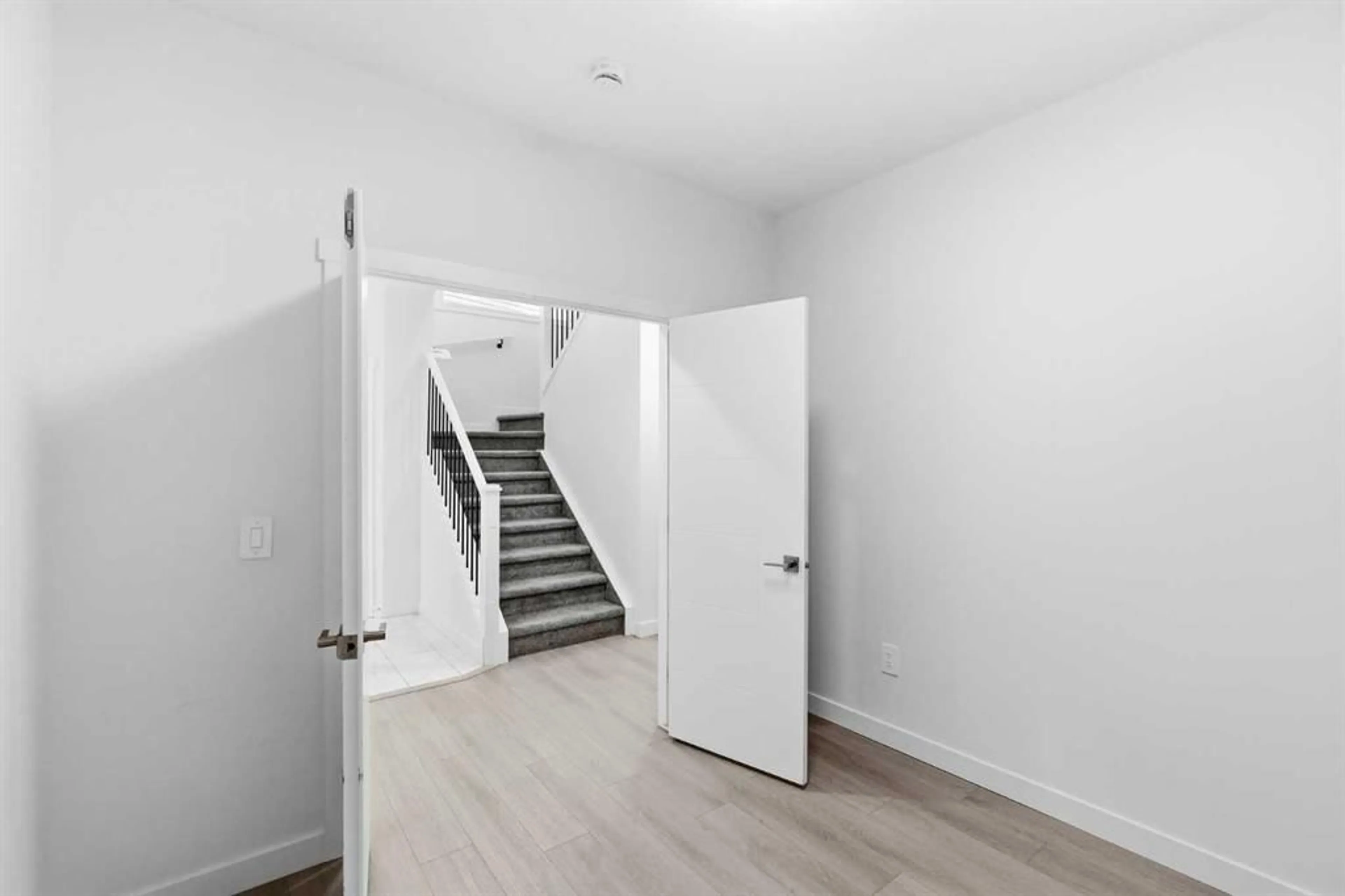 pillar/IMG-A2342968_4.jpg