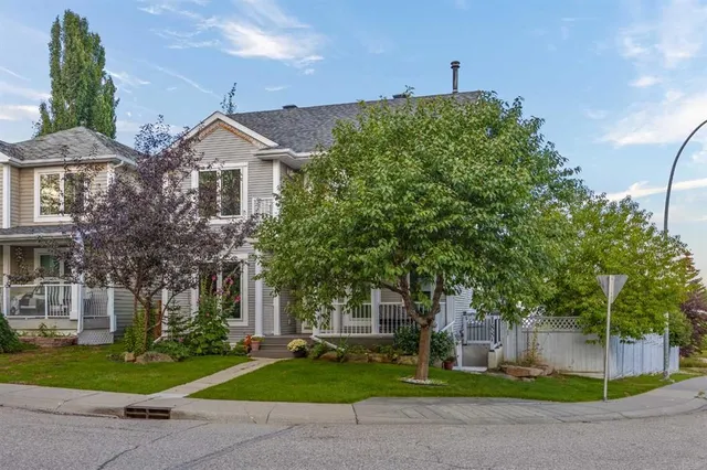 188 Tuscany Valley Dr, Calgary 3