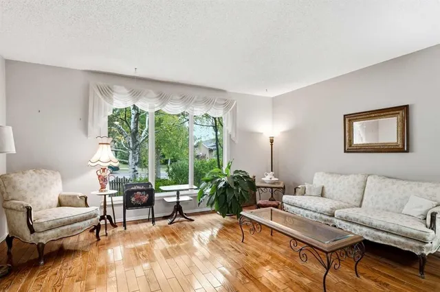 30 Bermuda Dr, Calgary 5