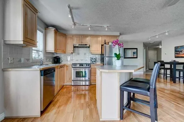 630 10 St #306, Calgary 3