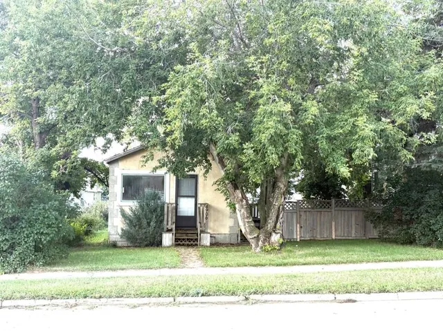 4906 49 Ave, Forestburg 2