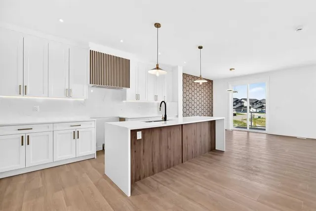 65 Lakes Estates Cir, Strathmore 4