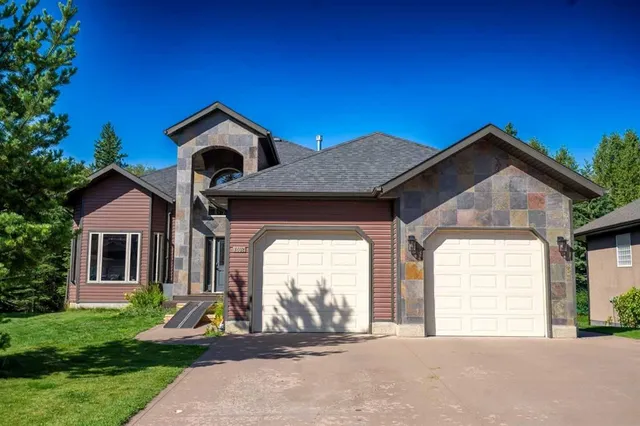 7402 61 St, Rocky Mountain House 2