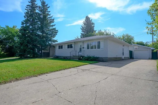 9923 88 Ave, Grande Prairie 2
