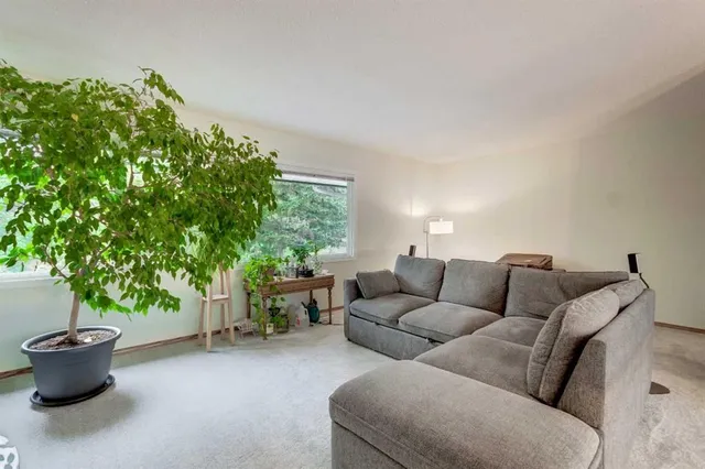 386 Brae Glen Cres, Calgary 5