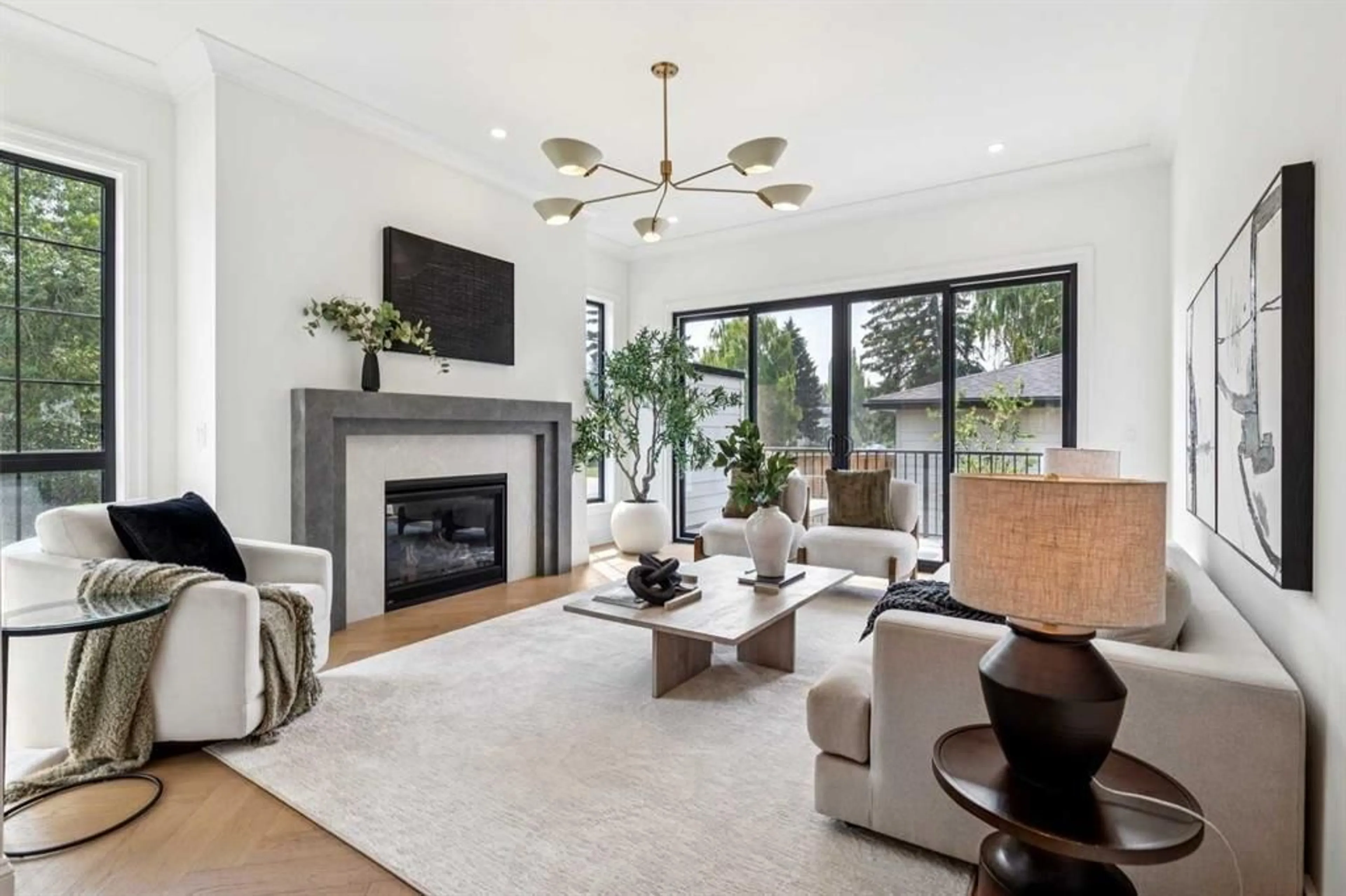 pillar/IMG-A2343342_1.jpg