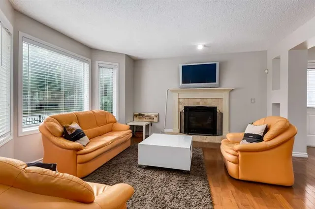 2132 35 Ave #8, Calgary 5