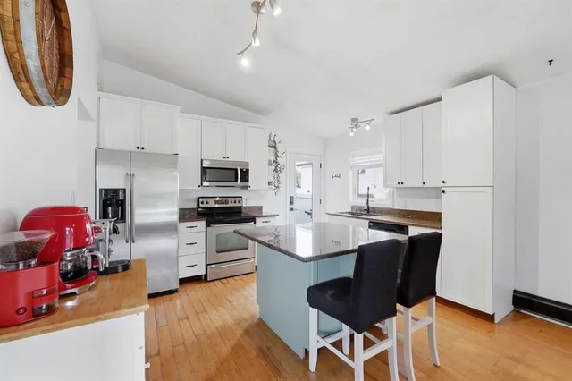 123 Metcalf Ave, Red Deer 3