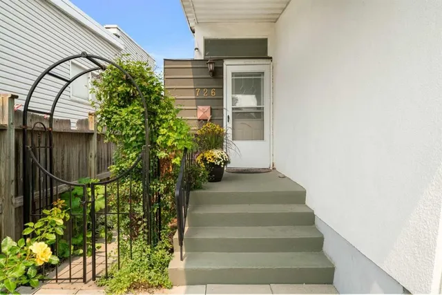 726 68 Ave, Calgary 2