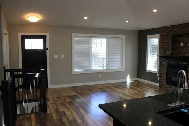 426 10B St, Nobleford 2