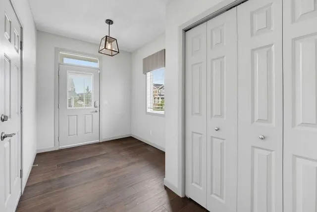 590 River Heights Cres, Cochrane 4