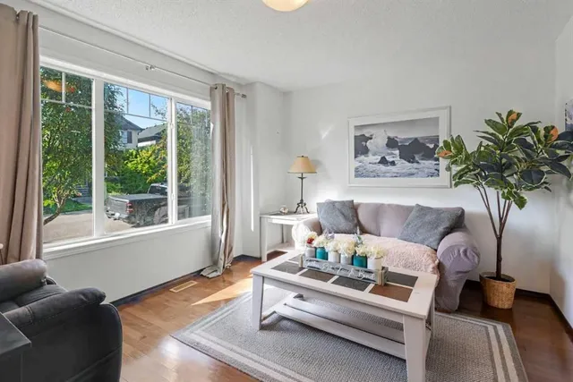 380 Cranberry Cir, Calgary 2
