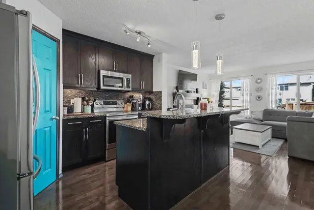 380 Cranberry Cir, Calgary 5