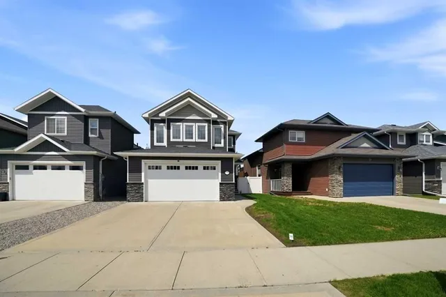 118 Viscount Dr, Red Deer 2