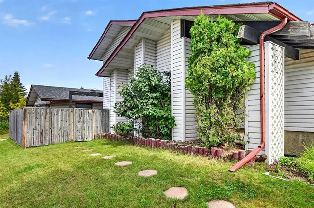 12 Brentwood Dr, Strathmore 4