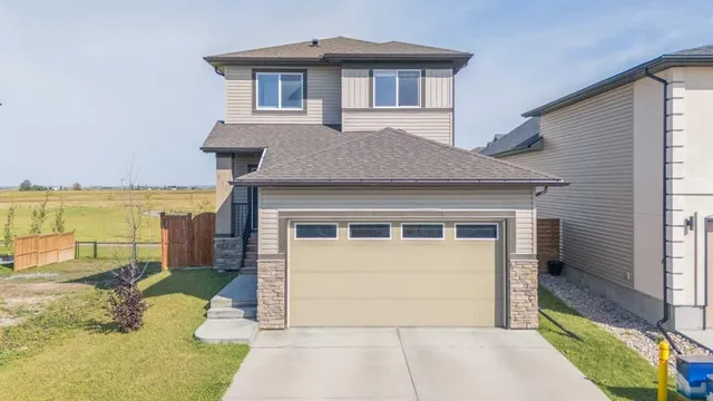 816 Lakewood Cir, Strathmore 2