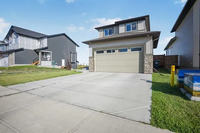 816 Lakewood Cir, Strathmore 3