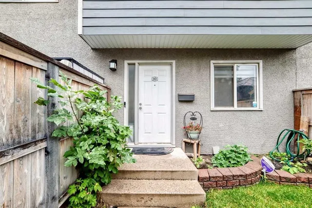 219 90 Ave #10, Calgary 4