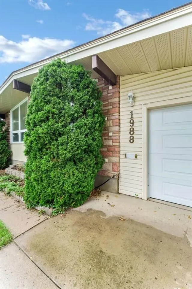 1988 28 St, Medicine Hat 4