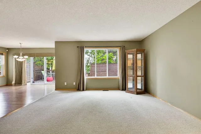 7308 26 Ave, Calgary 5