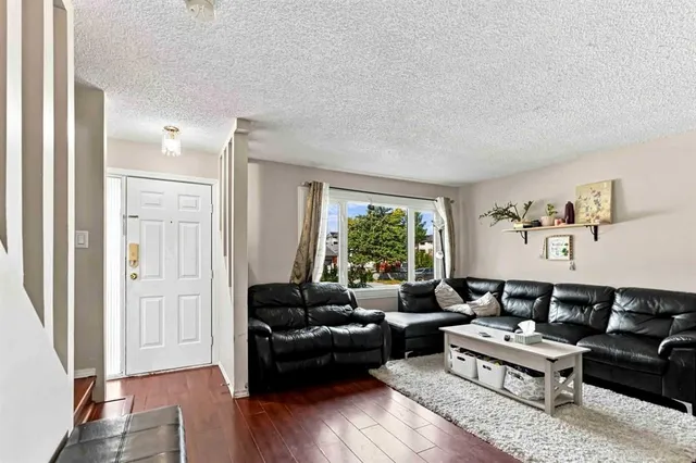 153 Hardin St, Fort McMurray 5