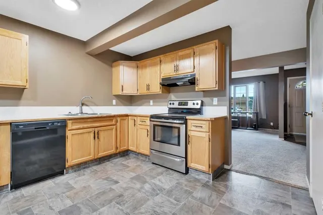 1 Dixon Cres, Red Deer 5
