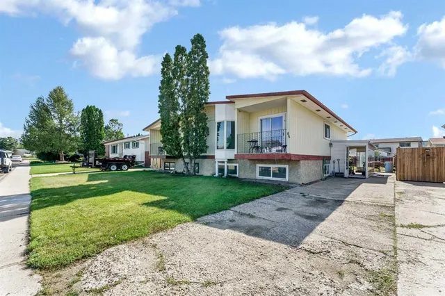 45 Clark Cres, Medicine Hat 2