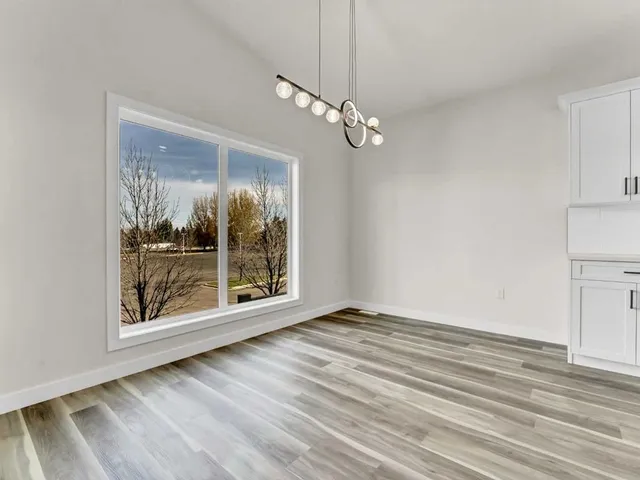 107 Sierra Rd, Medicine Hat 4