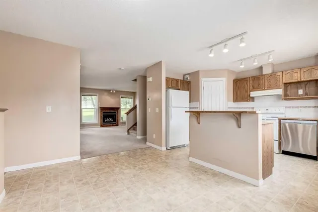 109 Hidden Creek Gdns, Calgary 5