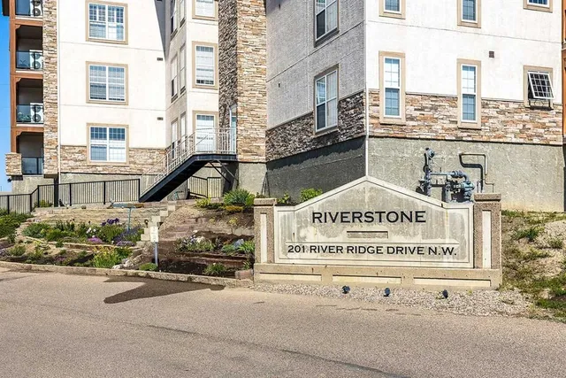 201 River Ridge Dr #235, Medicine Hat 2