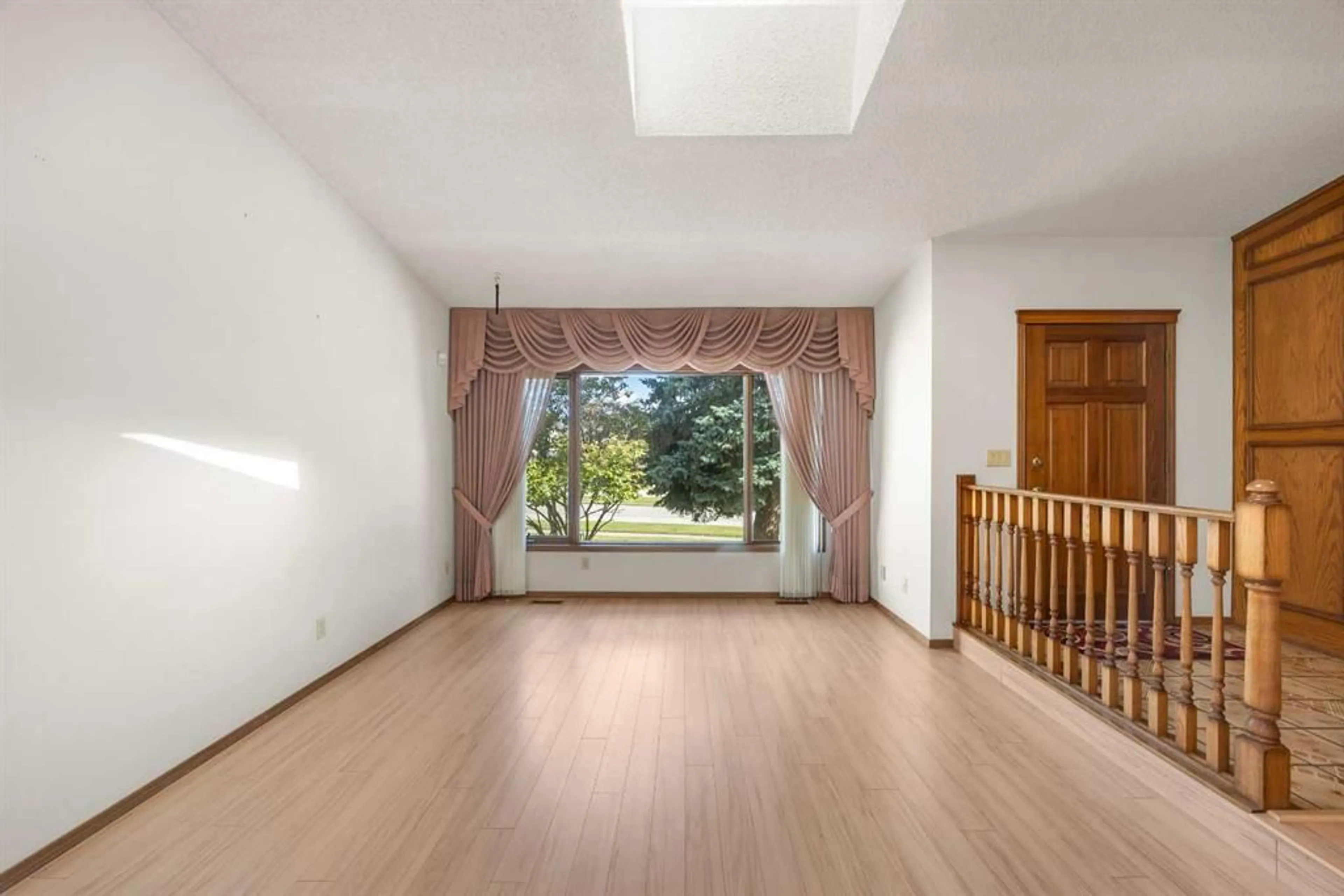 pillar/IMG-A2344060_5.jpg