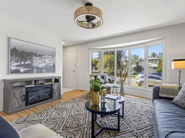 847 Raynard Cres, Calgary 4