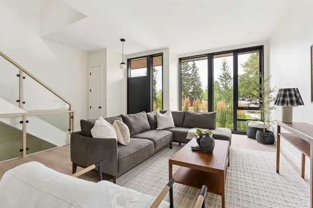 3A Willow Cres, Calgary 5
