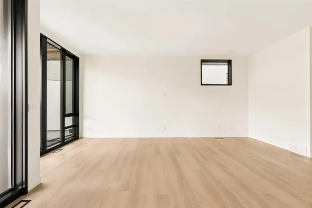 3C Willow Cres, Calgary 4