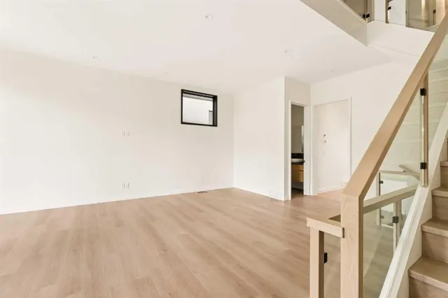 3C Willow Cres, Calgary 5