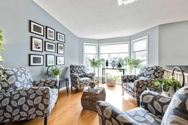 1310 Shannon Ave, Calgary 4