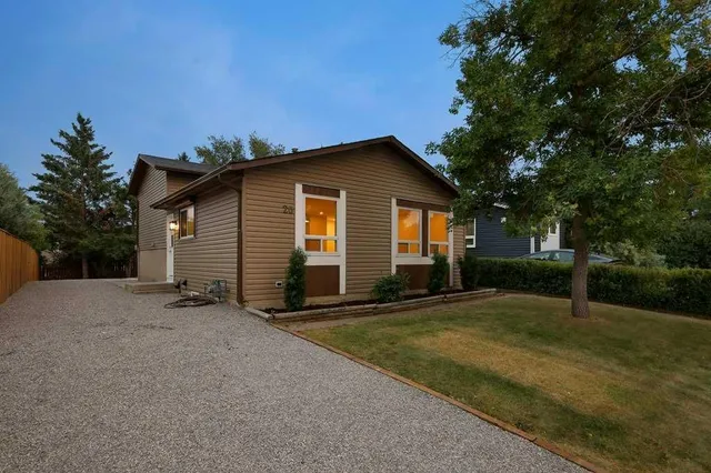 20 Bernard Way, Calgary 5