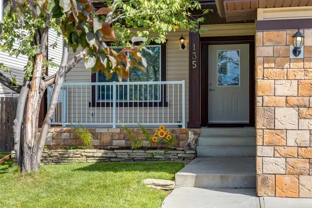135 Hawkmere View, Chestermere 2