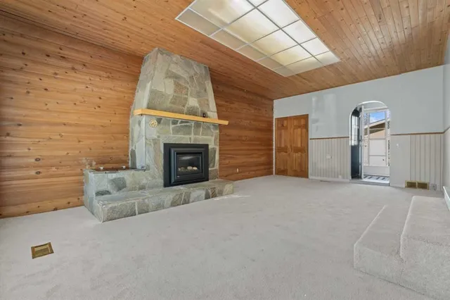 135 Queensland Rd, Calgary 5
