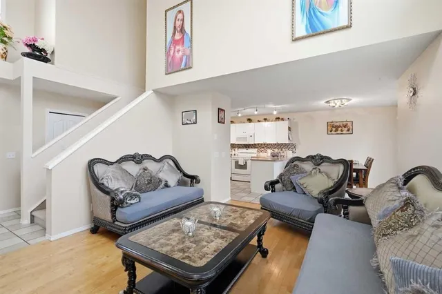 52 Douglas Glen Cres, Calgary 5