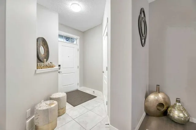 24 Evansborough Rd, Calgary 2