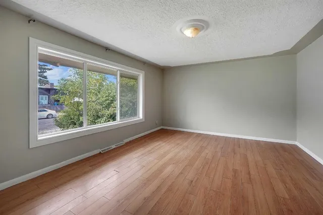 1506 36 St, Calgary 5