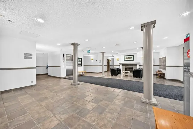 525 56 Ave #1P, Calgary 4