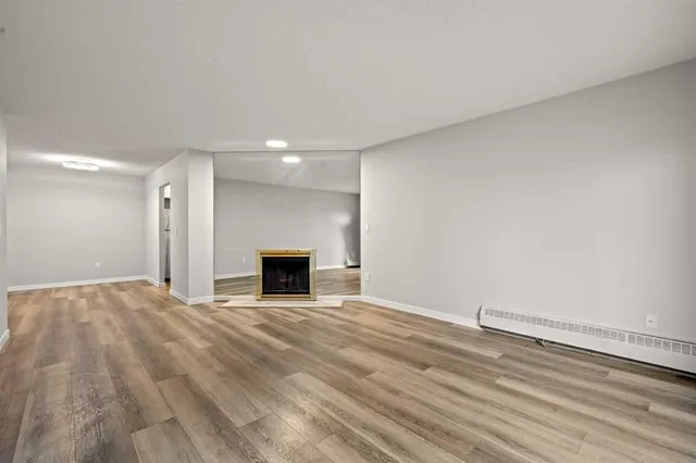 333 Garry Cres #225, Calgary 5