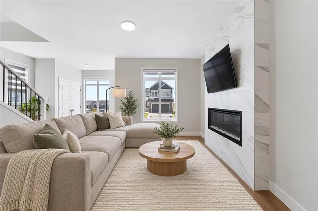 10 Lucas Close, Calgary 5