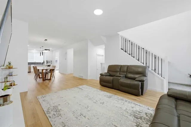 187 Belmont Blvd, Calgary 3