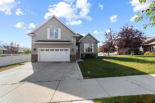 5605 28 Ave, Camrose