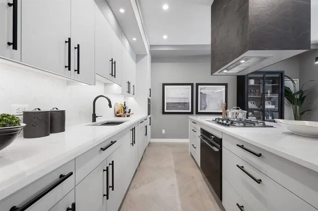 835 78 St #206, Calgary 4
