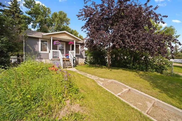 5208 53 St, Camrose 2